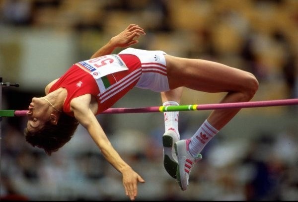 跳远跳高项目纪录被刷新：新星崛起与赛场震撼