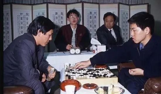 围棋特级大师回顾经典棋局：从智慧到魅力的传承