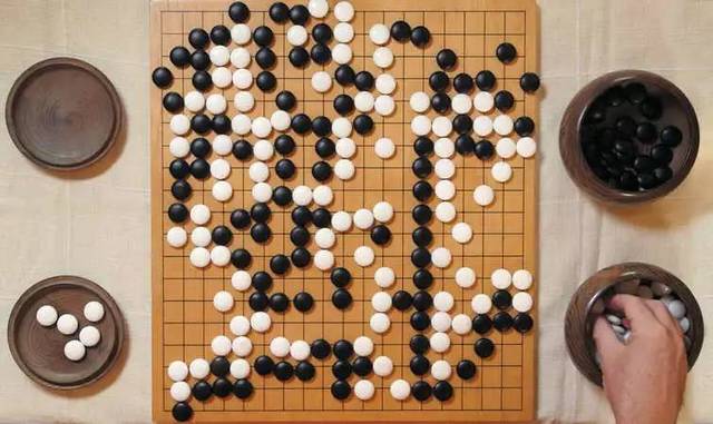 围棋特级大师回顾经典棋局：从智慧到魅力的传承
