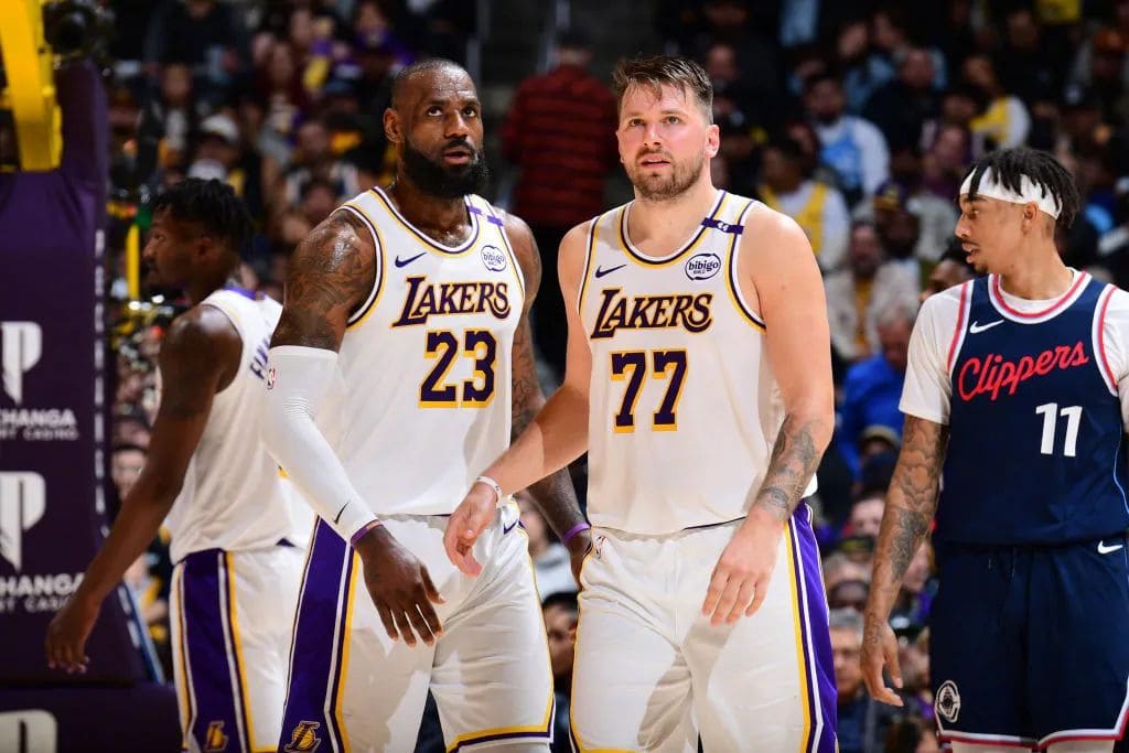 焦点球星连续出场,状态起伏引发热议