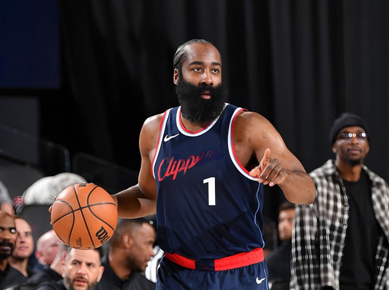 焦点球星连续出场,状态起伏引发热议:高强度赛程下的真实考验